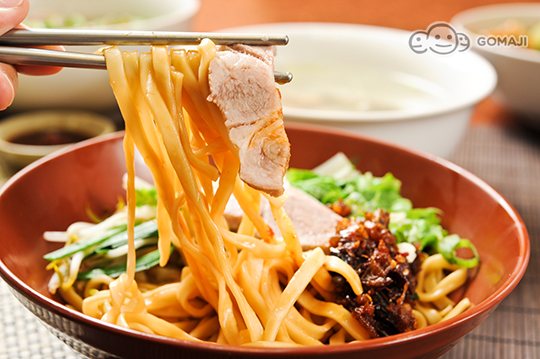 〈含红烧牛肉面/麻辣牛肉面 二选一   xo酱乾拌面/南洋肉酱乾拌面/黑