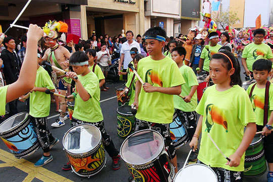 讓孩子的夢想得以延續，讓孩子、家長及老師一起感染社區，創造歡笑