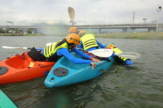 20名受虐少女獨木舟環台海上60天的生命航行計畫，勇敢挑戰一場冒險與希望再生之旅，培養勇氣與獨立的力量嶄開更燦爛的人生