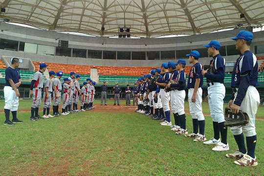 協助偏鄉國中、小棒球隊進市區電影院，一起愛棒球，用感動讓棒球的幼苗更加茁壯