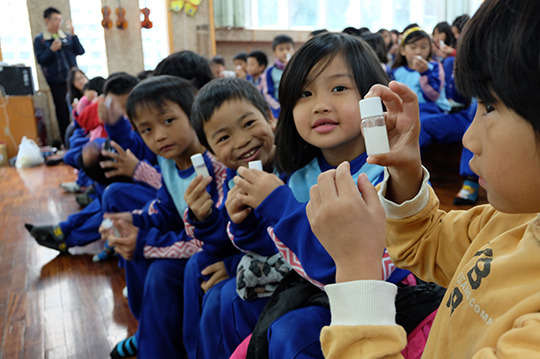 GOMAJI邀請您一同與田園老師，用創意讓部落孩童找回天真的笑容，共築一個希望的學堂