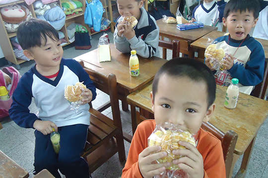 讓偏鄉孩子課後有個家及夜晚餐點，用感恩與你的支持迎向未來希望