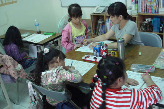 讓等待盼望的貧童能飽足長大，一起夢想邀您一同關心台灣的希望，成就孩子無限的機會！