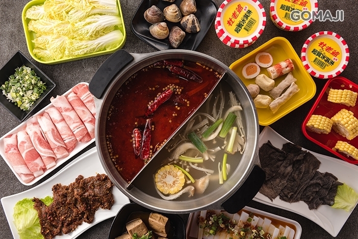 翻滾的辣椒串串鍋