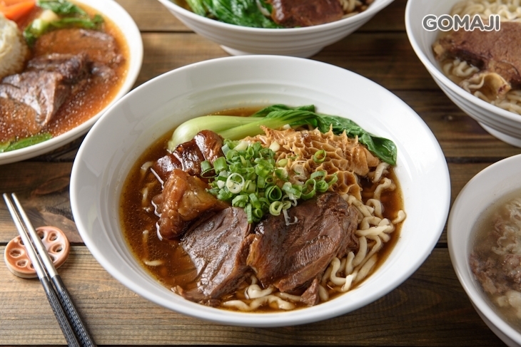 就是餓私房牛肉麵(安平店)