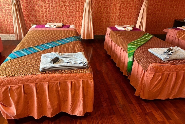 威龍泰式養生館