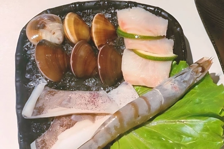 喜魚 真鍋-和牛•無限野菜