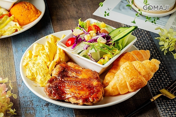 黑貓咬吐司 Brunch & Cafe