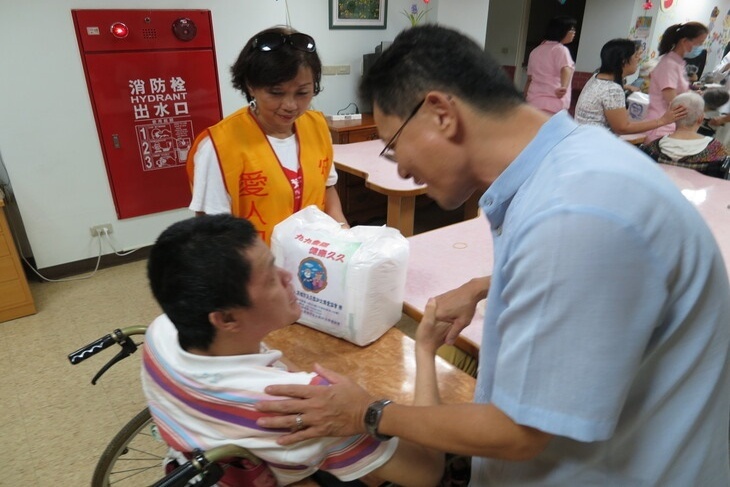 陪伴高雄長者走出孤獨─長者樂齡學堂