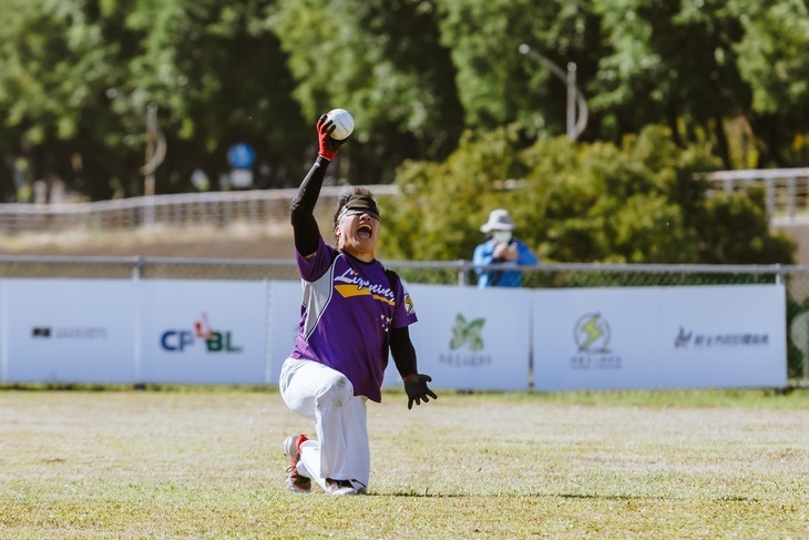 支持視障球員打出自信的一球-出口盃盲人棒球賽