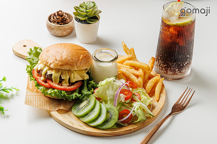 伊莉莎海灘咖啡館