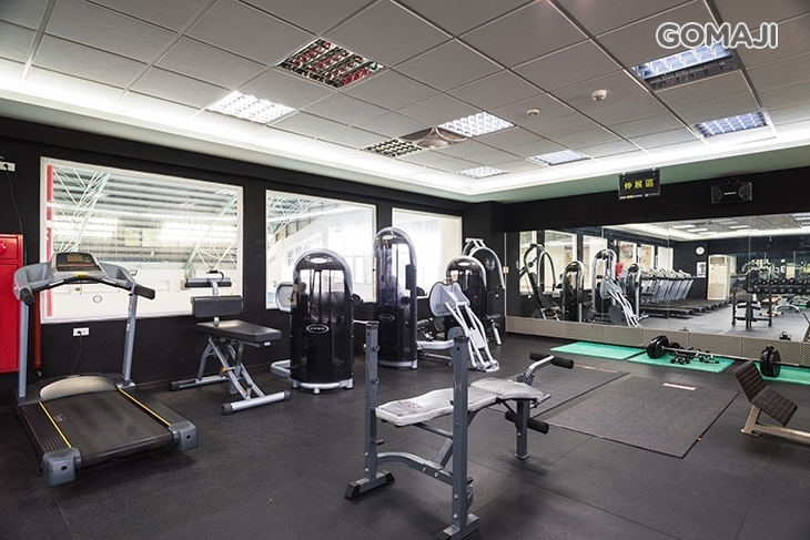 東新國中室內spa溫水游泳館