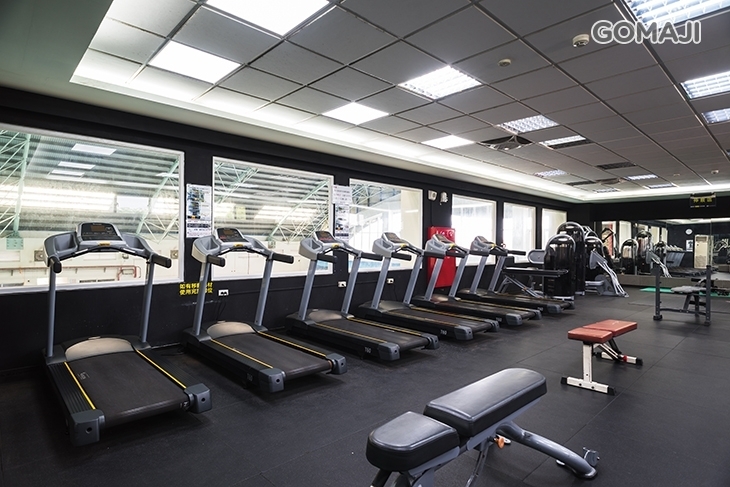 東新國中室內spa溫水游泳館