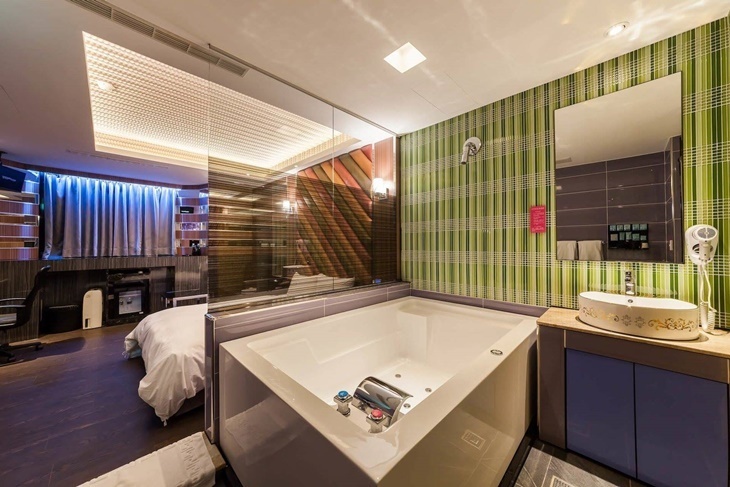 桃園-艸日月汽車旅館