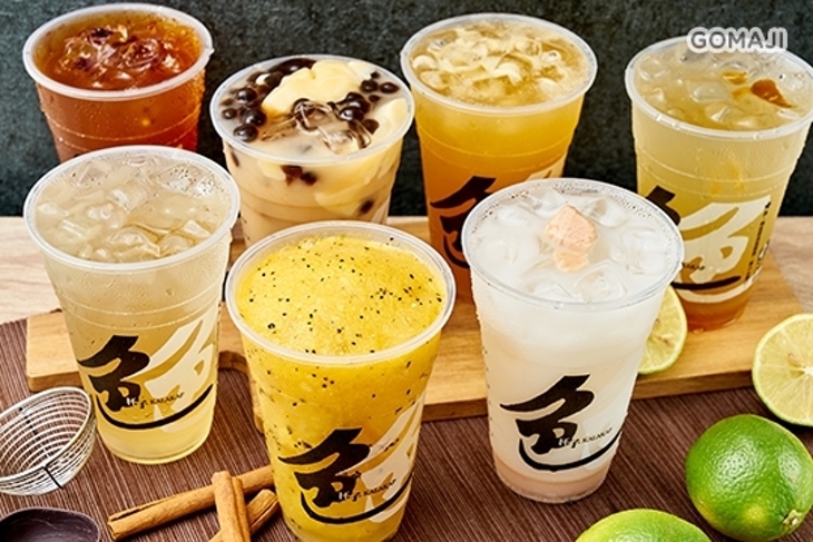 色杯子