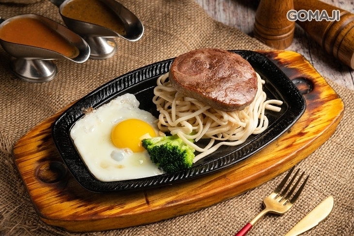 肉來了平價牛排館(左營店)