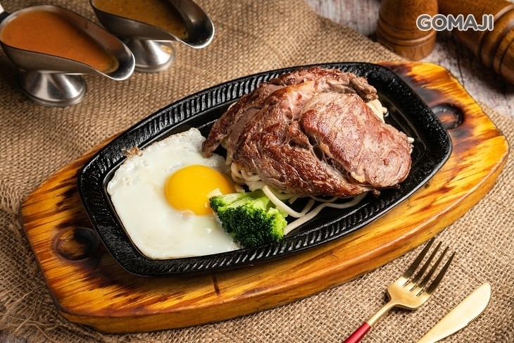 肉來了平價牛排館(左營店)