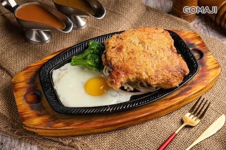 肉來了平價牛排館(左營店)