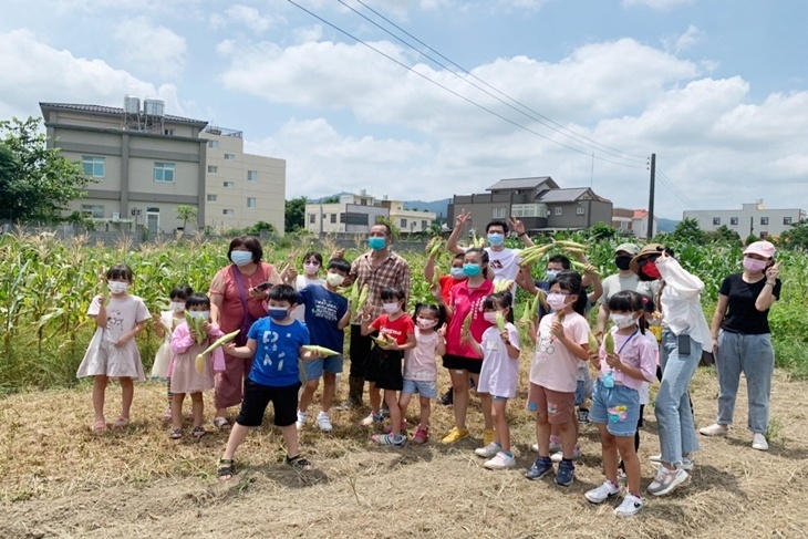 支持苗栗15位脆弱家庭孩子，每週三晚上的陪伴