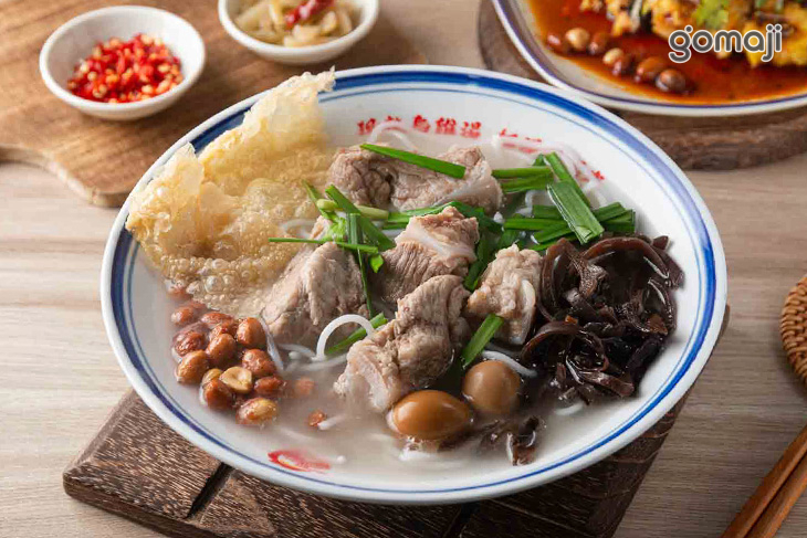 鷄小二烏雞米線