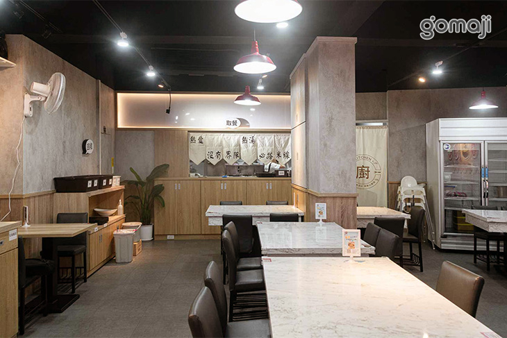 鷄小二烏雞米線