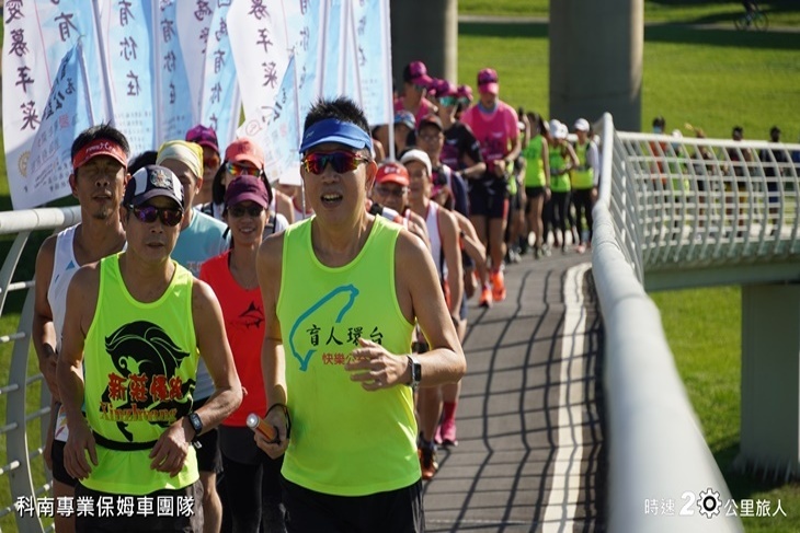 盲人環台路跑：不只是路跑，更為弱勢募年菜