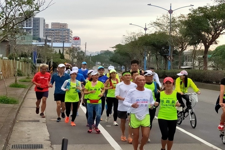 盲人環台路跑：不只是路跑，更為弱勢募年菜