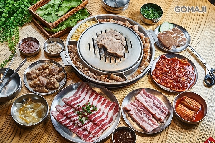姜虎東678白丁​​韓國傳統烤肉​店​​(高雄店)