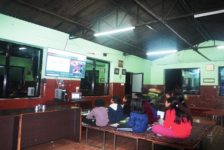 用中文陪伴尼泊爾孤兒看見未來