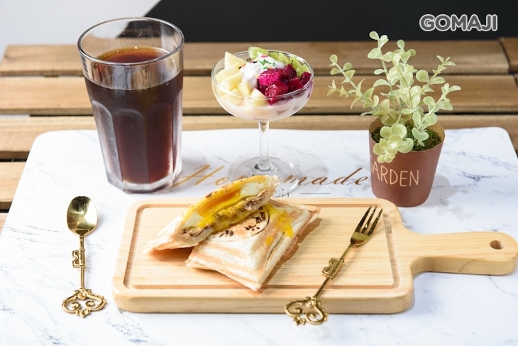 鴨鴨熱壓吐司店