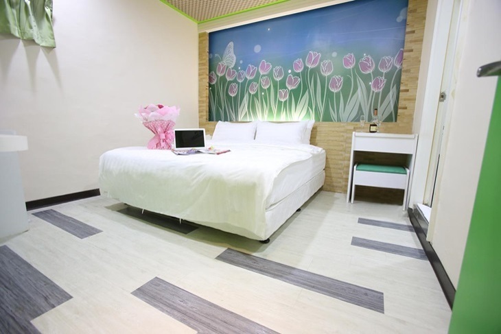 桃園中壢-幸運草時尚旅店