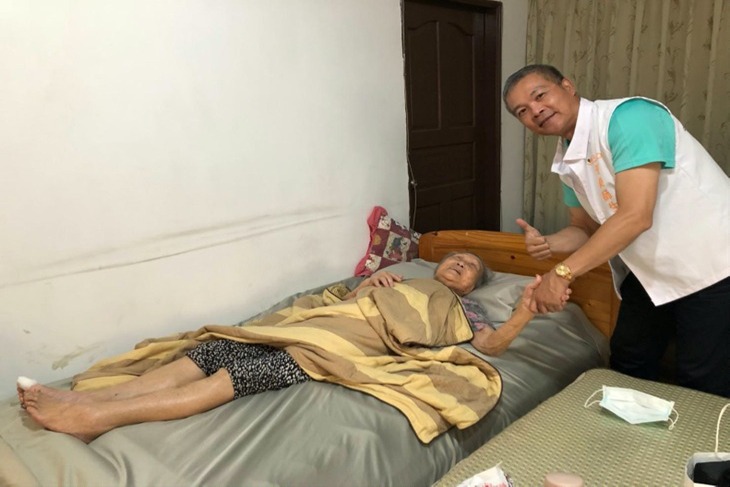 幫助六個困苦家庭的慢性傷口照護