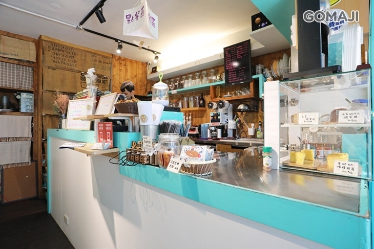 January 8th Cafe