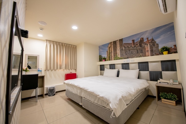 桃園中壢-英倫假期飯店