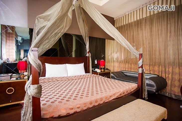 台中-愛之船汽車旅館