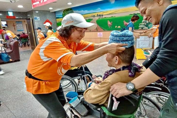 老老互助－愛笑寶貝團出動囉！