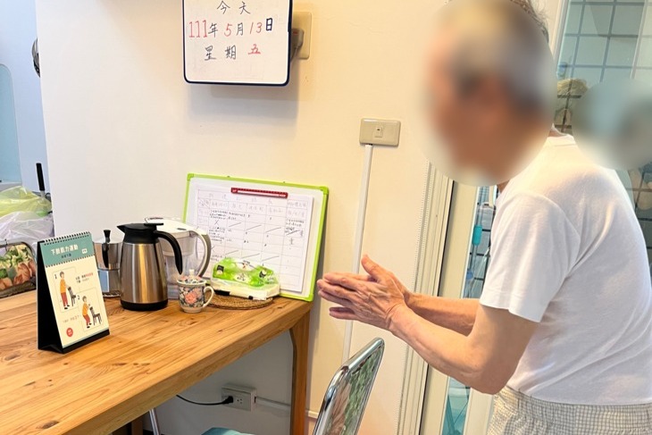 延緩台南失智症老化－募集400套運動站立書