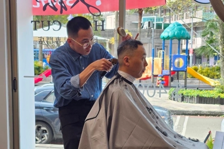 松³職の剪髮專門店