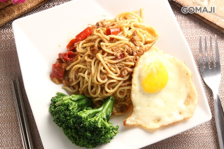 月半食堂