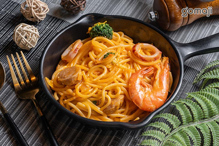 串匠子｜複合式餐飲·秘製醬烤·生啤·海鮮·義大利麵