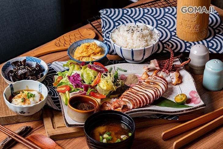 大河屋 燒肉丼 串燒
