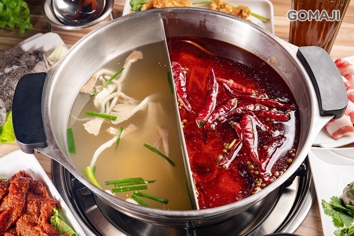 翻滾的辣椒串串鍋