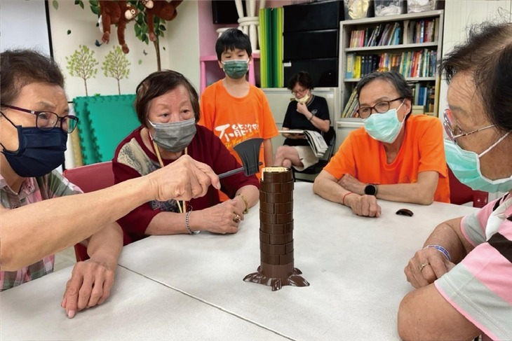 支持15位新北失智長者課程！延緩失能！