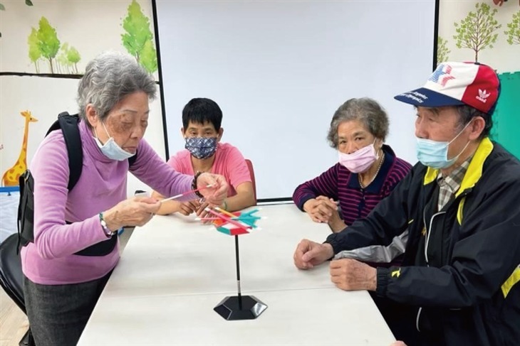 支持15位新北失智長者課程！延緩失能！