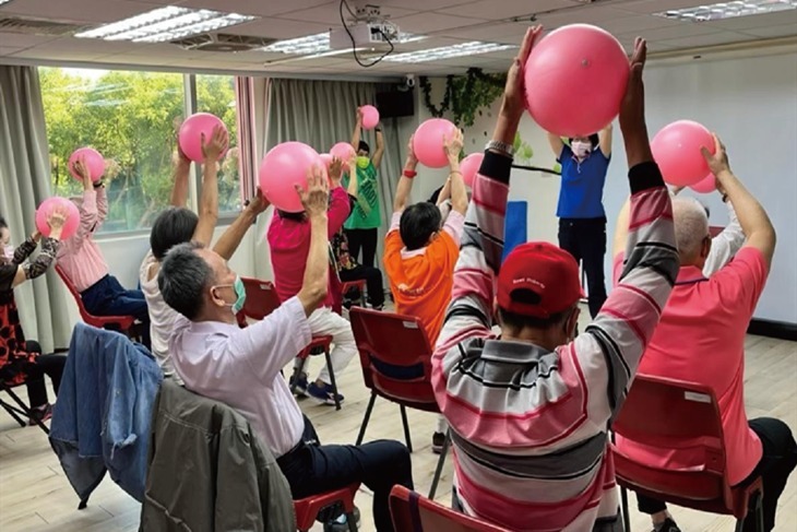 支持15位新北失智長者課程！延緩失能！