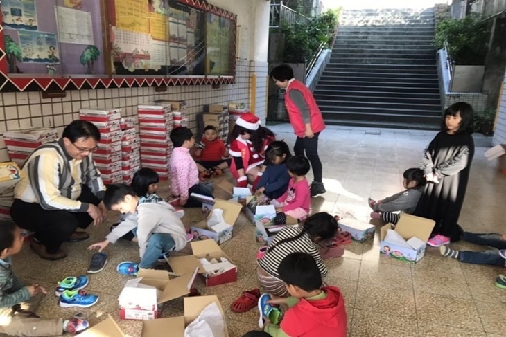 讓台中弱勢孩童擁有一雙新鞋子