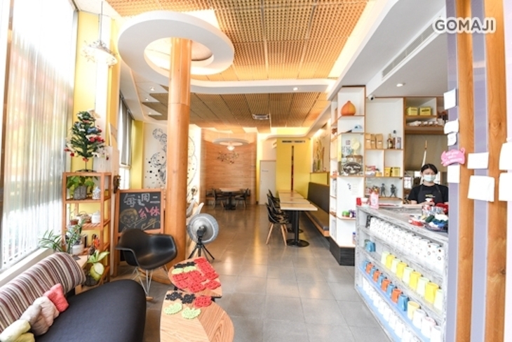 GO STAY dining room