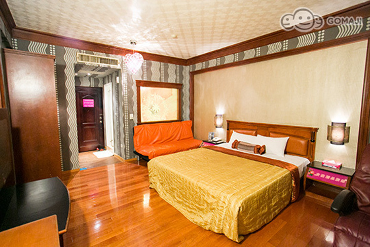 高雄-玫瑰精品汽車旅館