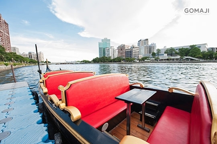 高雄-愛河貢多拉遊河船