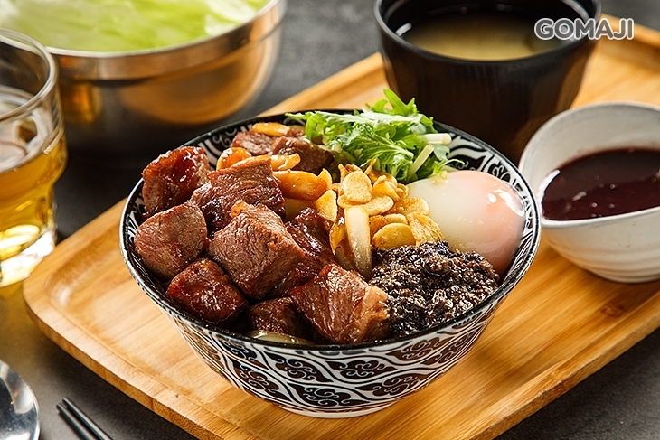 開丼 燒肉 vs 丼飯